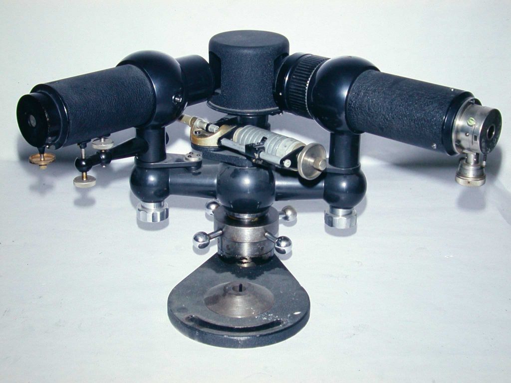 75aniv-monocromador2A007 monocromador antiguo