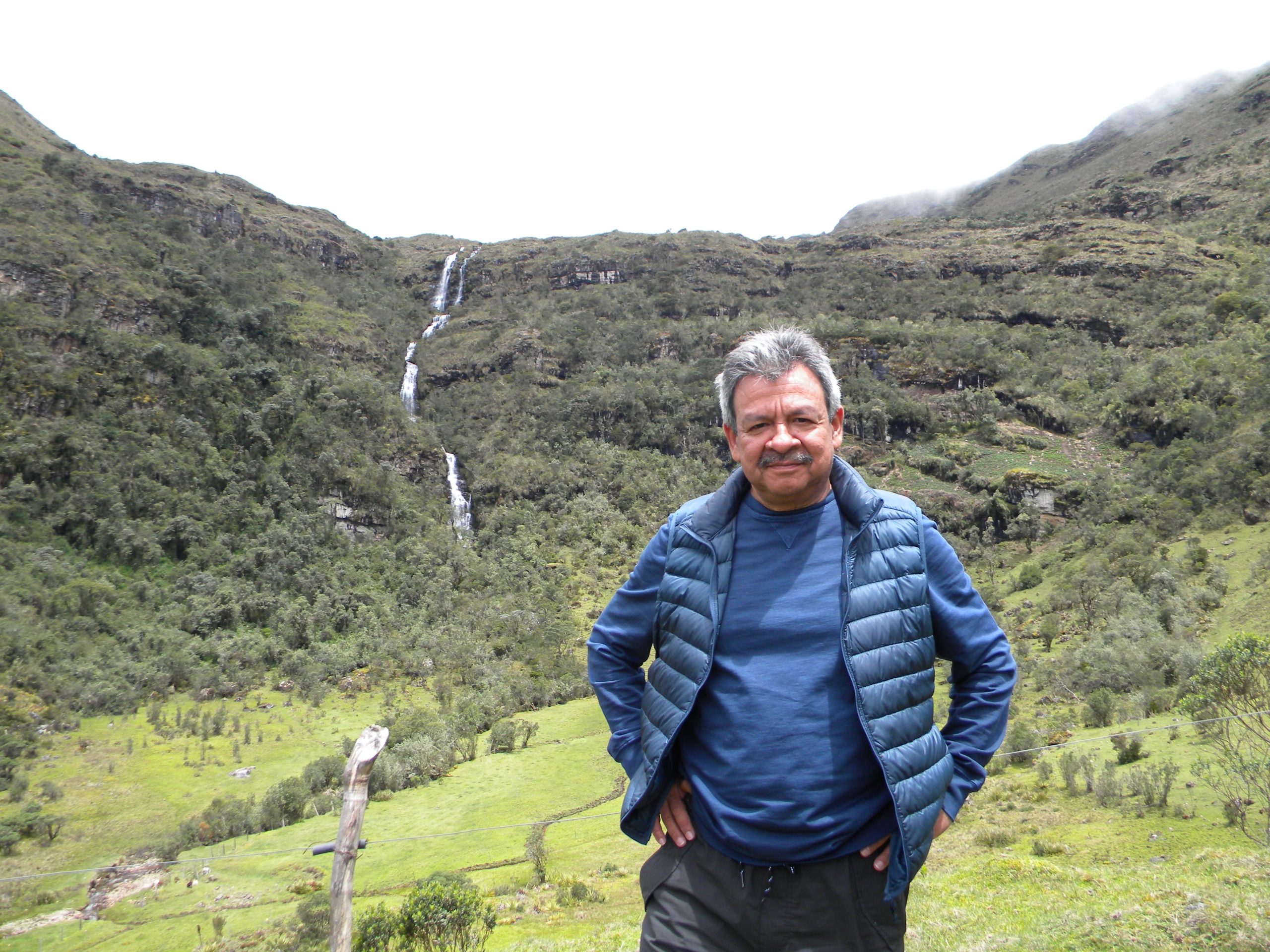foto-Hernando-total Una energía más baja conduce a una fase de TiO2 con una menor contribución de TiN, mientras que una fluencia más alta produce una mayor cantidad de TiN .