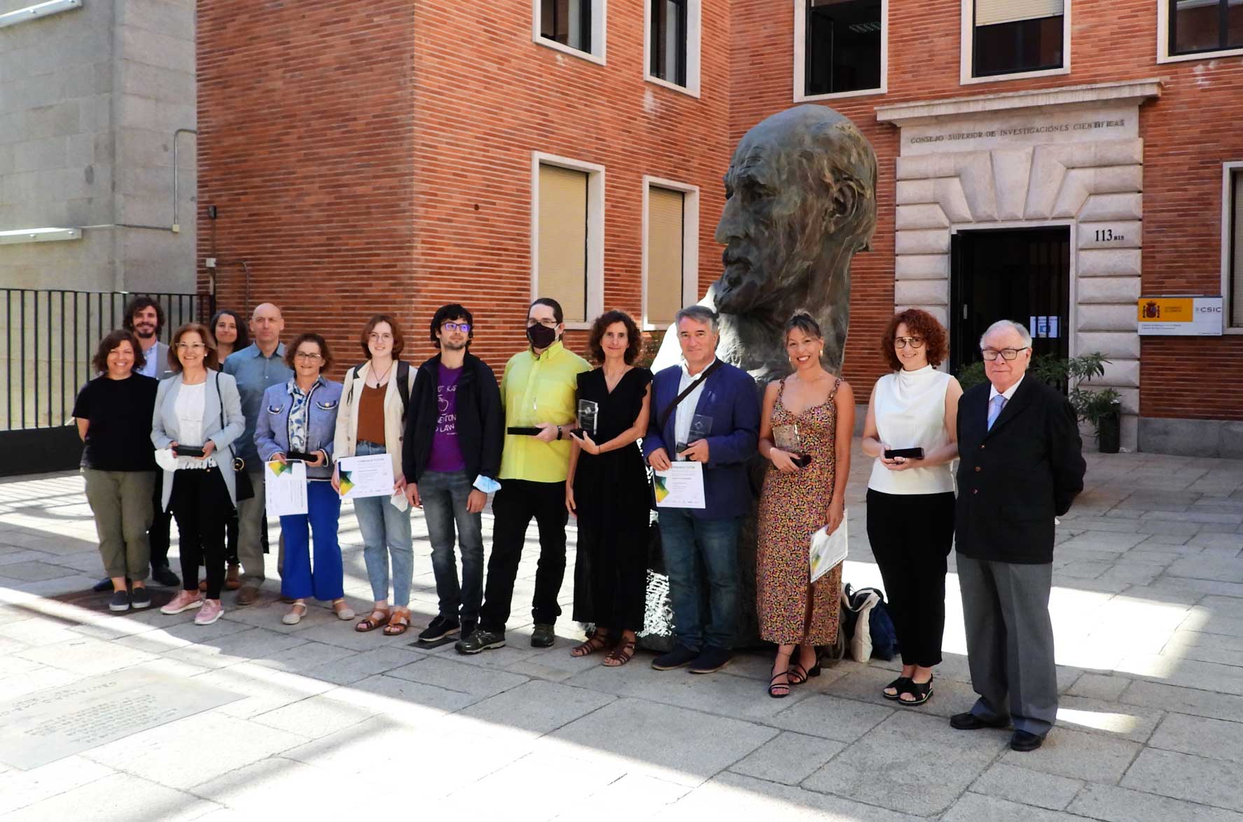 5premiosfoton01 Una energía más baja conduce a una fase de TiO2 con una menor contribución de TiN, mientras que una fluencia más alta produce una mayor cantidad de TiN .