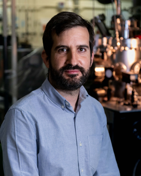Alejandro Manjavacas has received a Leonardo grant in Physics 2022