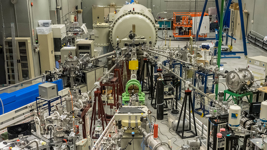 CMAM-UAN view from some height of the main container and the rest of the devices that make up the CMAM electrostatic ion accelerator